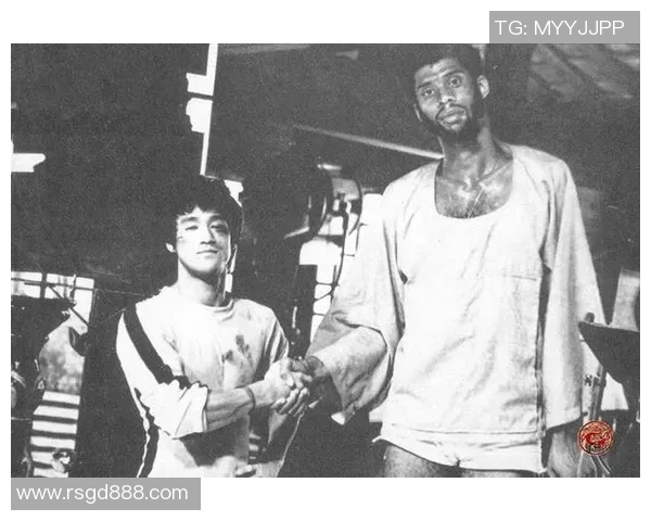 卡里姆阿布杜尔贾巴尔的传奇人生与篮球艺术的巅峰之路