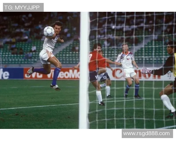 盖德·穆勒：足球传奇背后的坚持与辉煌成就分析