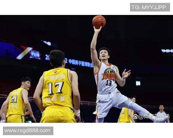 篮球运动员的成长历程与挑战：从初学者到职业巨星的奋斗故事